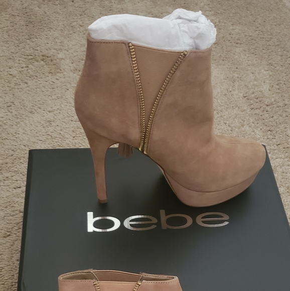 NIB bebe suede booties - Picture 3 of 4